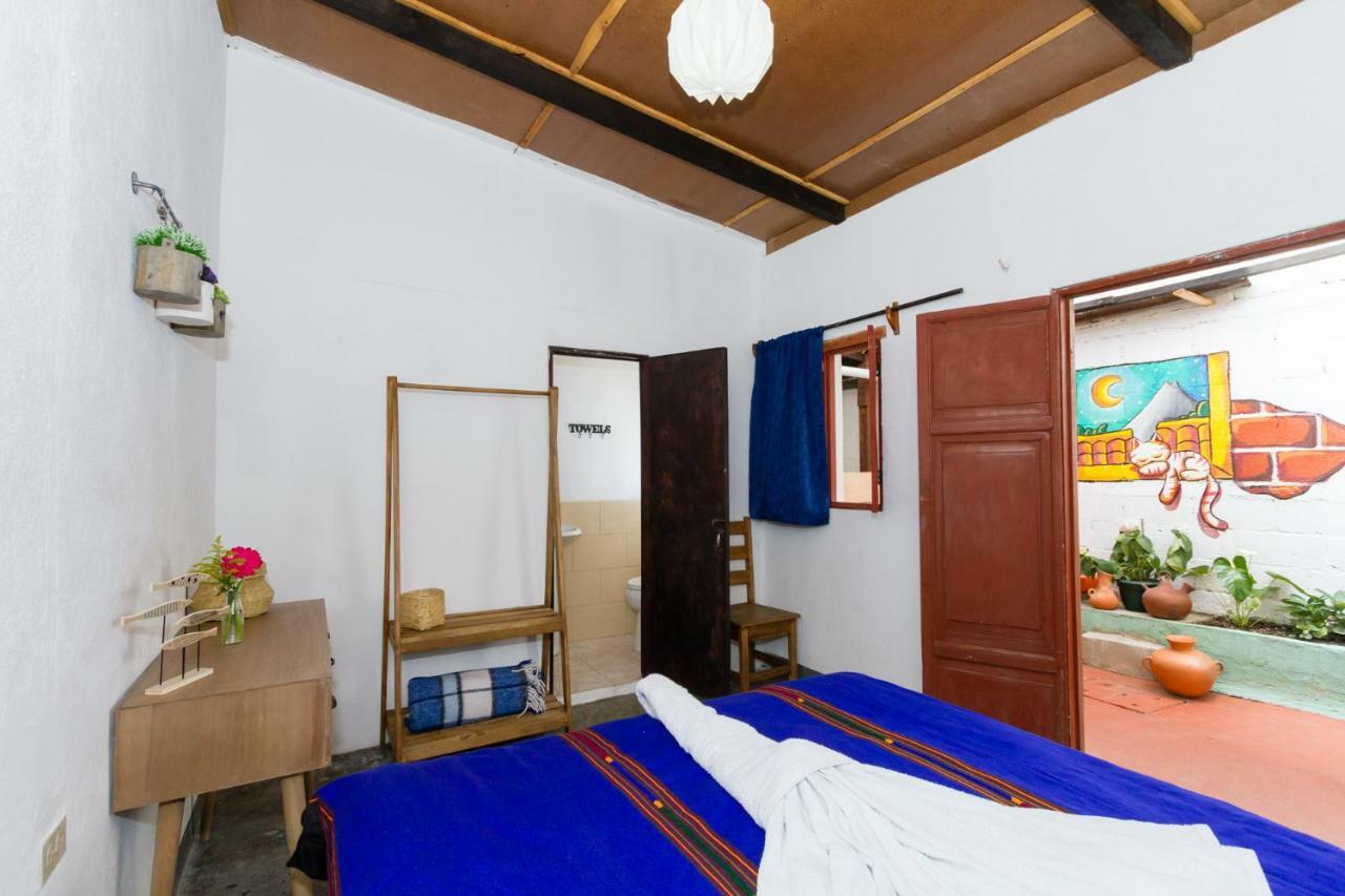 Tamarindo Guest House, Near Arco Santa Catarina Antigua Buitenkant foto